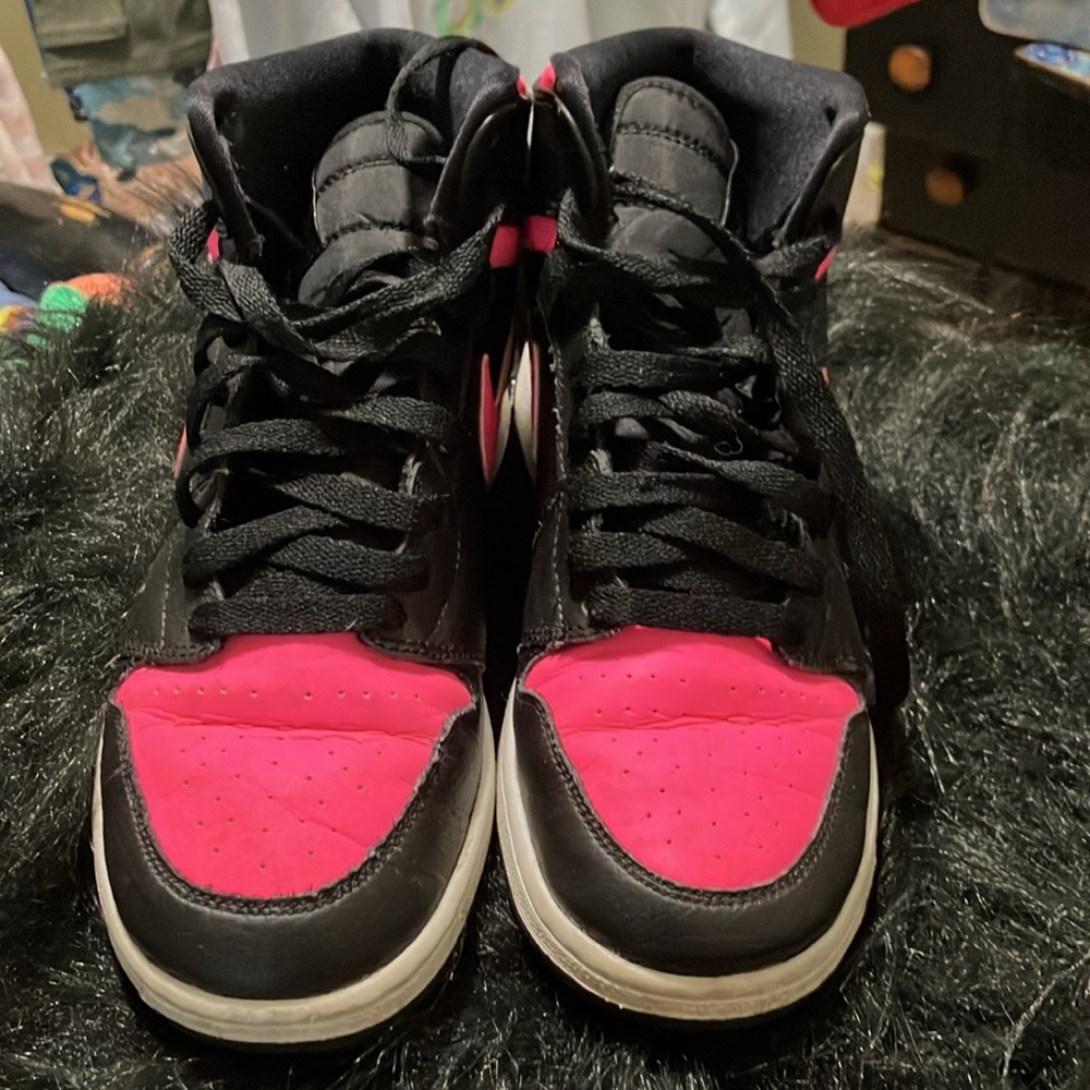 Nike Jordan 1. Kids size 6 - Picture 3 of 7